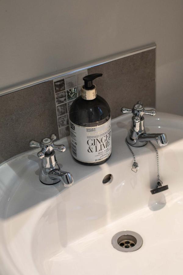 Refurbished Home, 8 Mins To Cc Belfast Ngoại thất bức ảnh
